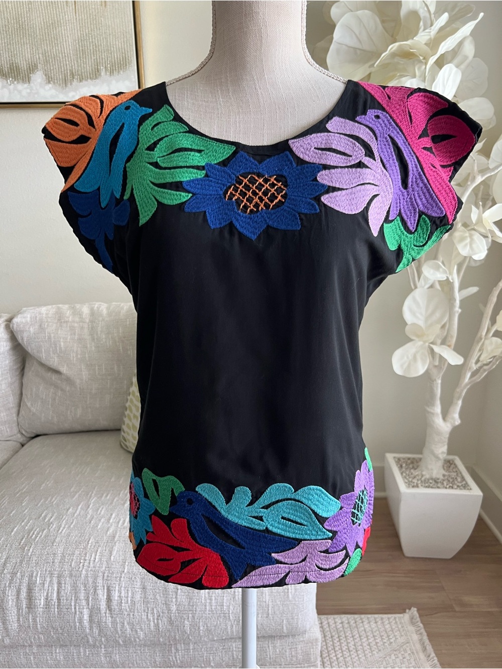 J. Marie Black Embroidered Floral And Birds Cap-Sleeve Woman’s Top Size S/XS